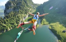 华体会入口_谁还敢嘲笑他的快乐！巴坎布荣膺国安联赛射手王