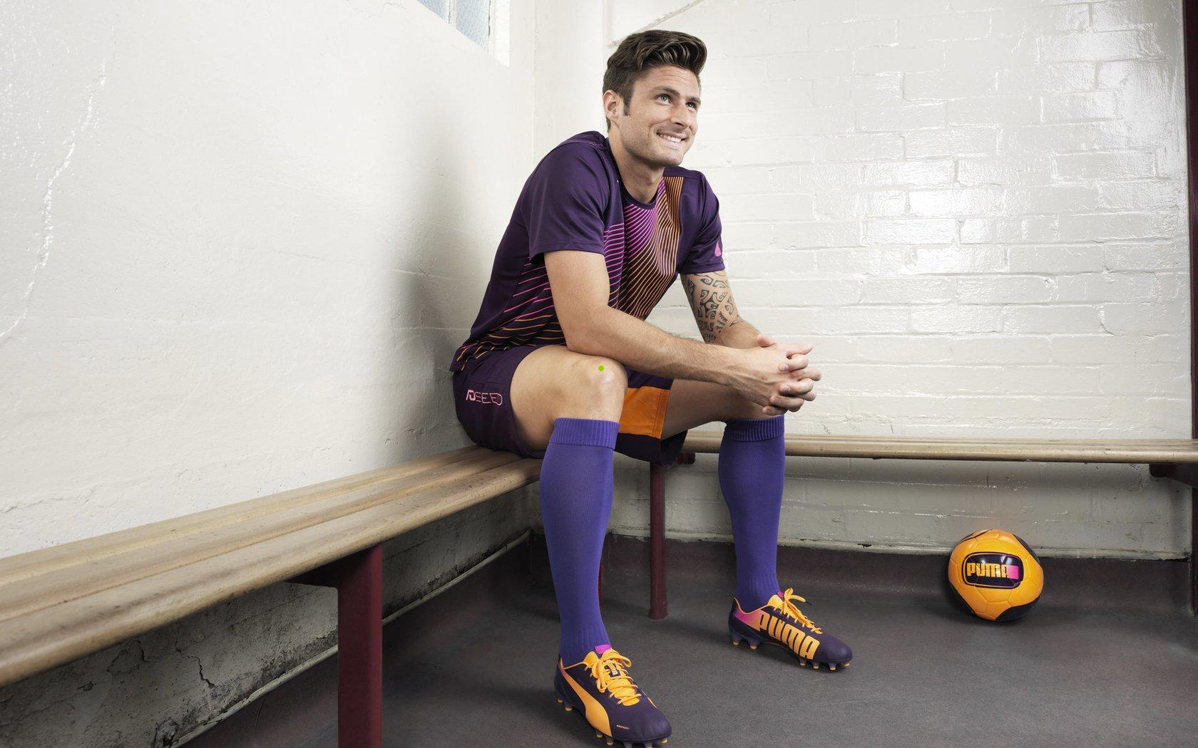 杨瀚森恋情公开！与女友甜蜜同框拥抱，NBA圈内友人共聚晚餐庆祝