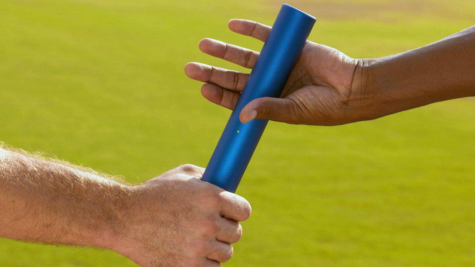 克莱替补席上再展锋芒！13分2抢断成勇士取胜关键